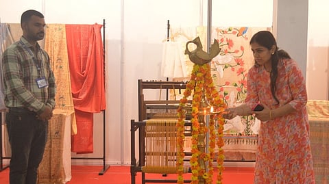 കൈത്തറിയുടെ മനോഹാരിതയുമായി സ്‌പെഷ്യല്‍ ഹാന്‍ഡ്‌ലൂം എക്‌സ്‌പോ | Special handloom expo kochi