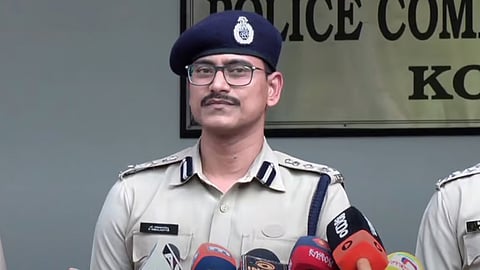 strict police security fort kochi new year celebration