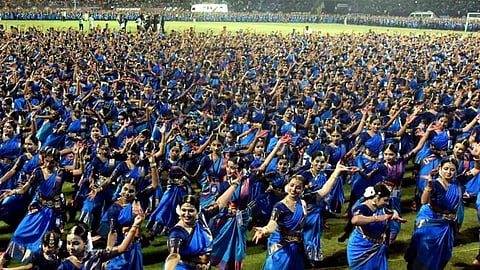 25 policemen controlled 25,000 people at a dance event at Kaloor Stadium; Kochi Metro gave a 50 percent discount