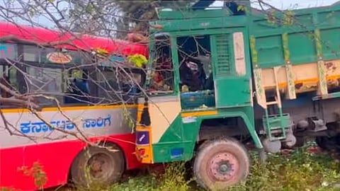 Bus and lorry collide in Tamil Nadu; Four dead, several injured
