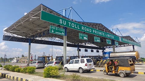 The High Court orally observed that tolls should not be collected if they cannot provide better travel facilities.