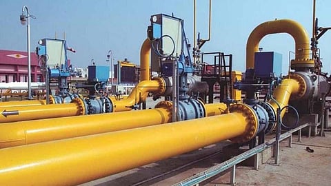 massive fire breaks out in mumbai due to gas pipeline leak