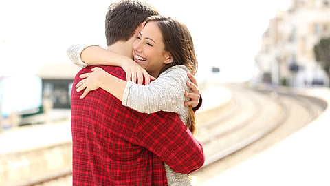 pay 600 rupees to hug, man mums viral in china