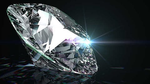 Woman laborer find 2,69 carat diamond after search