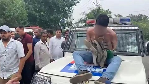 man accused of theft paraded with shoe garland jammu police ordered probe
