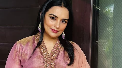 "I don't know if it's an agenda to embarrass my mother"; Shweta Menon says she's ready to step down from her position