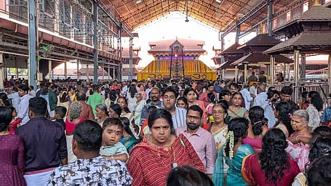 Lakhs of devotees gather in Guruvayur to see Kannan