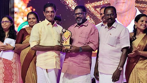 koratty panchayath honor to metrovaartha reporter