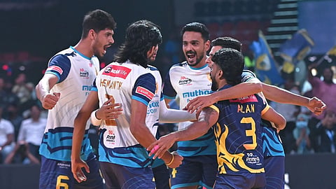 പ്രൈം വോളി: കേരള ഡെർബിയിൽ കാലിക്കറ്റിനെ തകർത്ത്‌ കൊച്ചി | Prime Volley Kochi vs Calicut