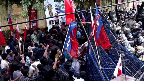 pm shri school scheme; aisf and aiyf workers protest march to v. sivankutty office