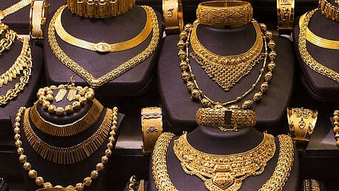 Gold prices fall again
