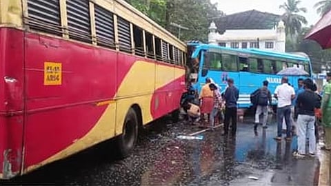 ksrtc bus and private bus collide in thrissur several injured 