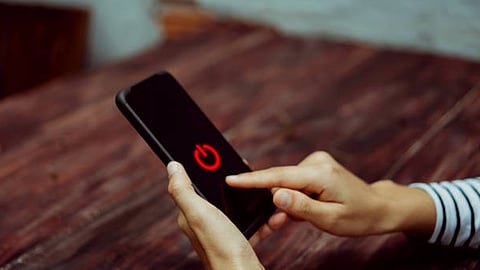 "Teachers should not use phones either"; Ban imposed in Kasaragod schools