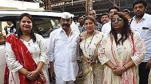 
Daughters to compete in Byculla with dad's return