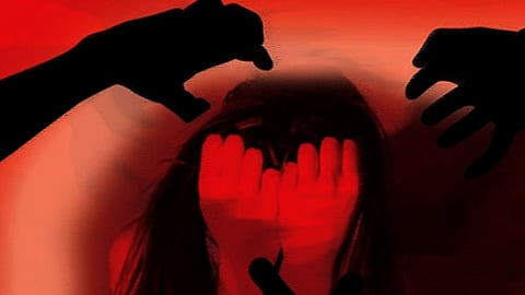 17 years girl gang raped near Delhi temple