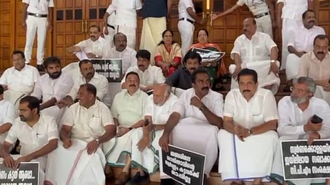 assembly session begins strike at entrance on sabarimala gold theft