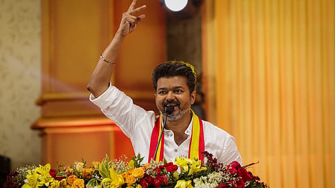  vijay meets tamilnadu governor