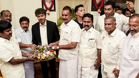 cm vijay visits rebel aiadmk leaders