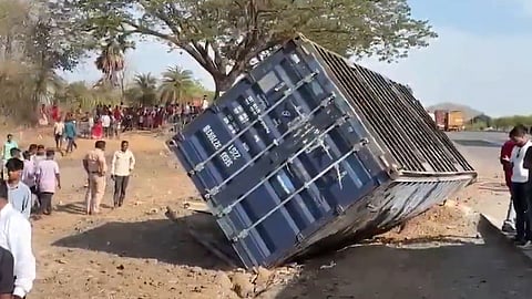 13 people died in  Mumbai–Ahmedabad National Highway accident