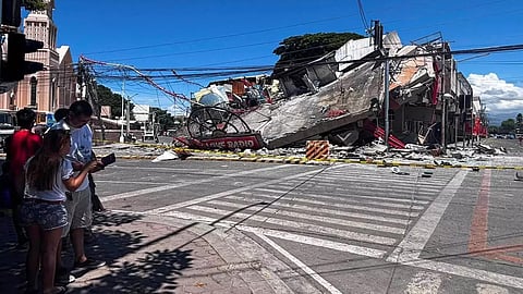 philippines-powerful-earthquake-tsunami-15-dead-200-injured