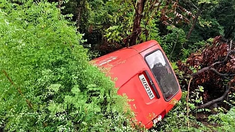 Van overturns at Thamarassery pass