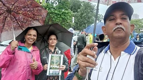 Human chain demanding protection of SGNP
