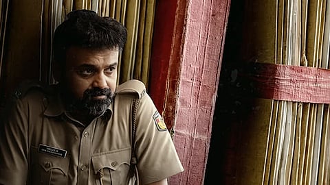 Unmaadam Poster: Kunchacko’s unique cop chases a cursed file