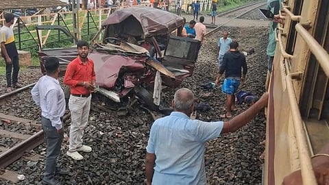 school-van-hit-by-train-in-west-bengal-three-dead