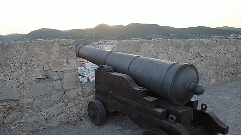 Thieves flee with a 10-quintal cannon; another theft at Narwar Fort