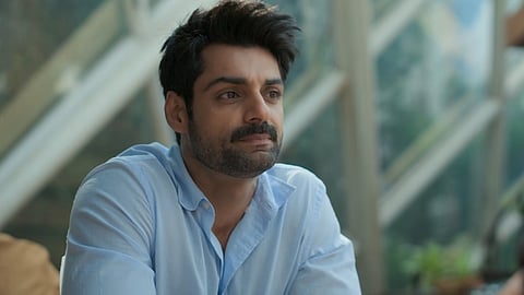 Actor says his girlfriend was in love with seven people at the same time