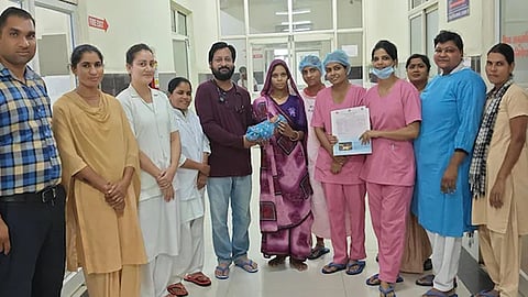 Premature baby weighing 860 gm makes remarkable recovery, discharged