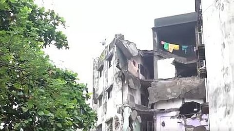 4 storey building collapsed in maharashtra; many died