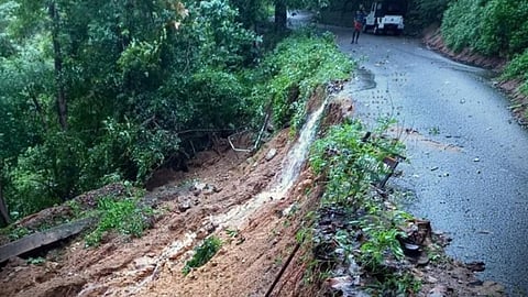 ponmudi eco tourism center closed because of landslide