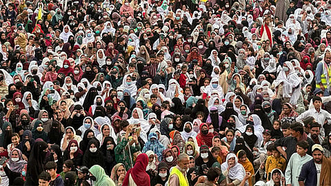 Pakistan strict on foreign media over PoK