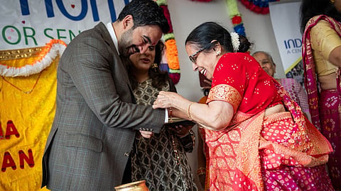 newyork mayor celebrates rakshabandhan with indian community