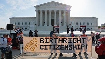  Trump tightens restrictions on birthright citizenship