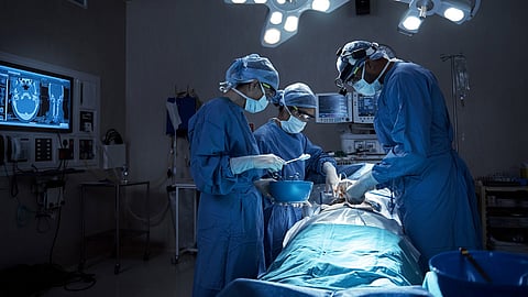 Ate her own hair since age nine; 1.5 kg of hair removed from young woman's stomach