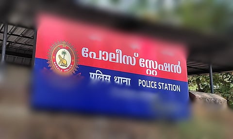 forget to lock the sell, theft suspect escapes from police station