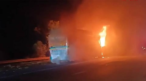 yamuna expressway bus fire 9 dies