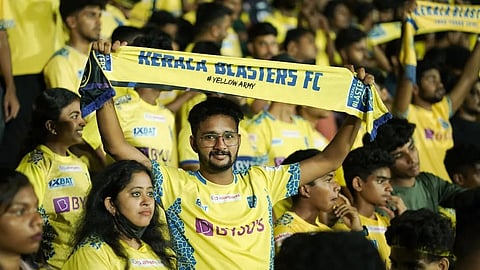Kerala Blasters fans Manjappada back to support team