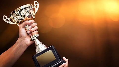 Thanima Samskarika Vedi has announced the Malayali Ratna Award.