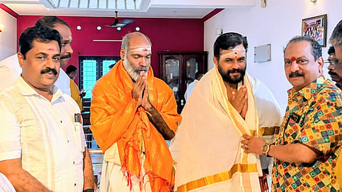 നിയുക്ത ശബരിമല മേൽശാന്തിയെ ആദരിച്ചു