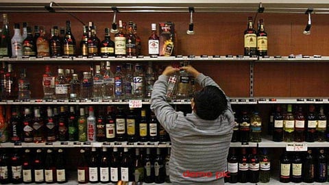 Liquor contractors stays away from auctions -  Loss of revenue for Excise dept 