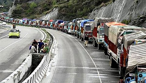 1 dead, 6 injured as massive landslide hits Jammu-Srinagar national highway 