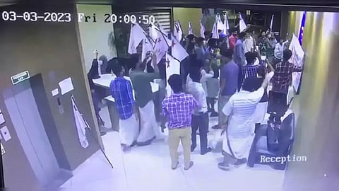 SFI activists barge into Asianet office: Another example of attack on media, say journalists' bodies 