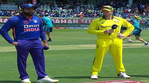 Australia win toss, elect to bat in third ODI