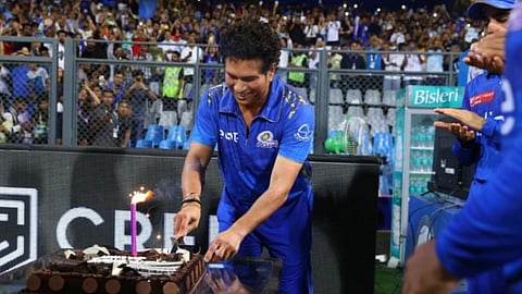 Sachin@50; Cuts cake to celebrate birthday at Wankhede during IPL clash