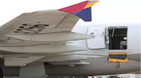 South Korean passenger plane flies with open door, lands safely