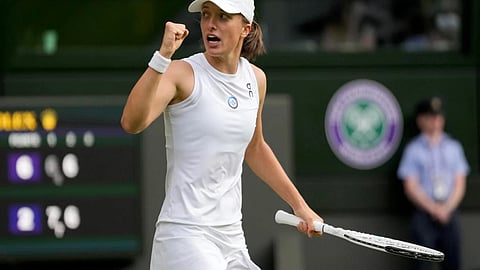 No. 1 Iga Swiatek comes back to beat Belinda Bencic and reach the Wimbledon quarterfinals