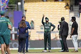 Pakistan elect to bat against South Africa in must-win World Cup contest